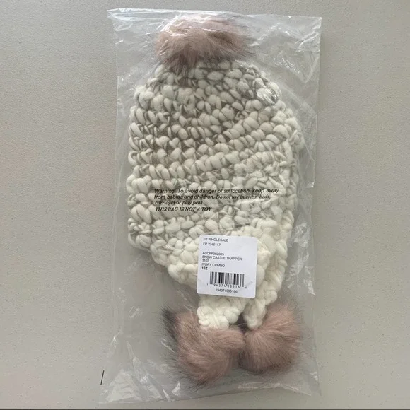 NWT Free People Snow Castle Trapper Pom Hat Ivory - Picture 4 of 6